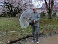 桜をバックに！