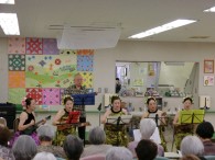 ｳｸﾚﾚ演奏から始まりました