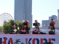 演奏は・・ｻﾝﾗｲｽﾞ神戸(^^♪