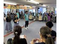 まいこ先生の通訳を必死で聞いています